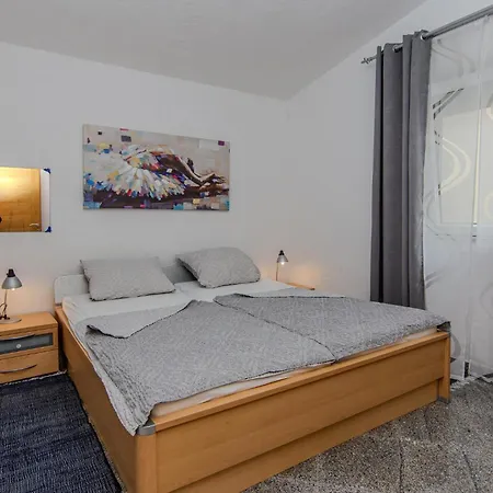 Cdi383 Appartement *