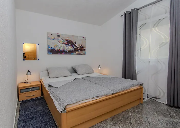 Cdi383 Appartement *